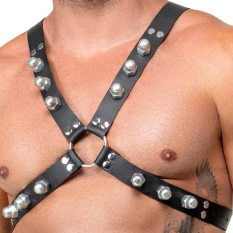 Harnais de poitrine en cuir noir ZADO avec sangles réglables et rivets métalliques.