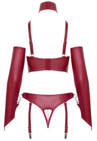 Ensemble Bondage Cottelli rouge foncé en wetlook composé d’un soutien-gorge longline à armatures, d’un string taille haute avec jarretelles amovibles, de manchettes souples et d’accessoires argentés décoratifs.