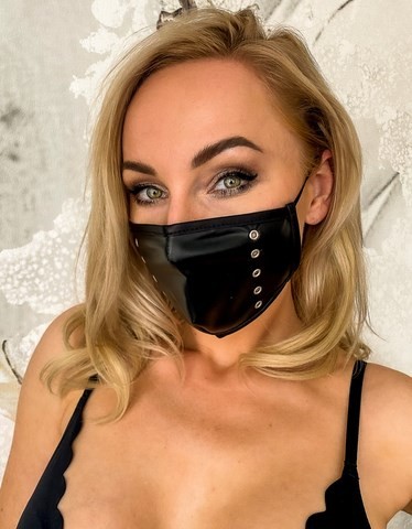 Masque facial de protection aux oeillets percès