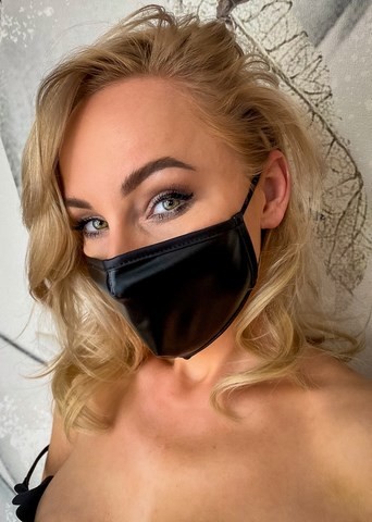 Masque couvre nez et bouche triangulaire au tissu légèrement brillant