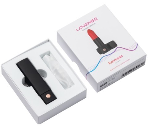 Mini vibromasseur connecté Exomoon de Lovense au design rouge à lèvres, rechargeable par USB, étanche IPX7 et contrôlable via Bluetooth avec l'application Lovense.