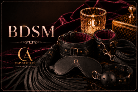 Menottes, masque, fouet et accessoires BDSM en cuir Cap-Attitude